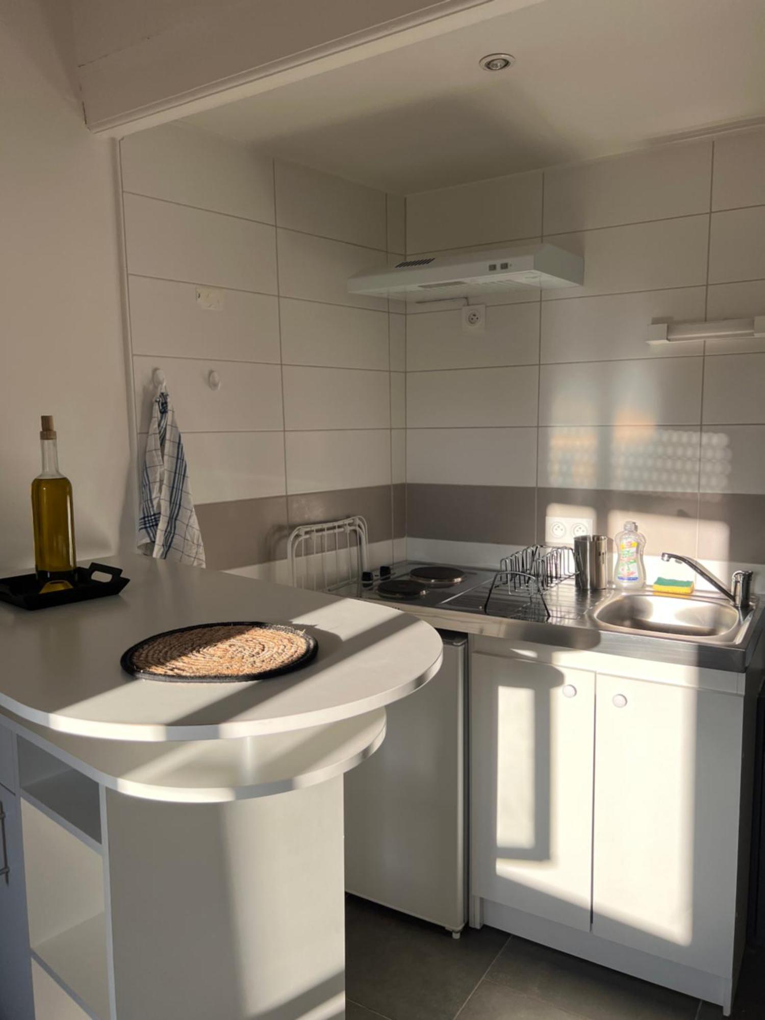 Cosy Studio Hyper Centre Avec Kitchenette & Climatisation Carpentras Esterno foto